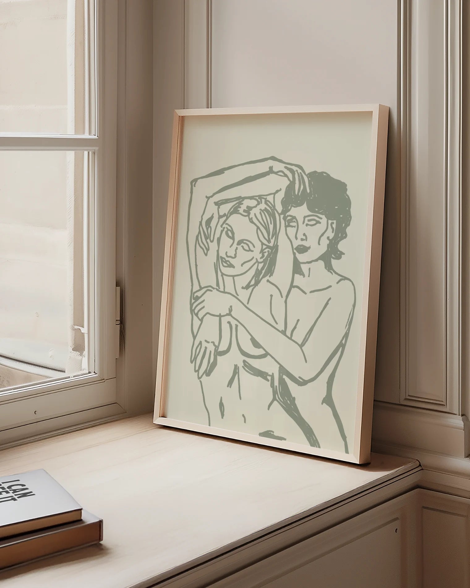 Postern föreställer ett två nakna kvinnor i en kram, i linjär och minimalistisk stil.