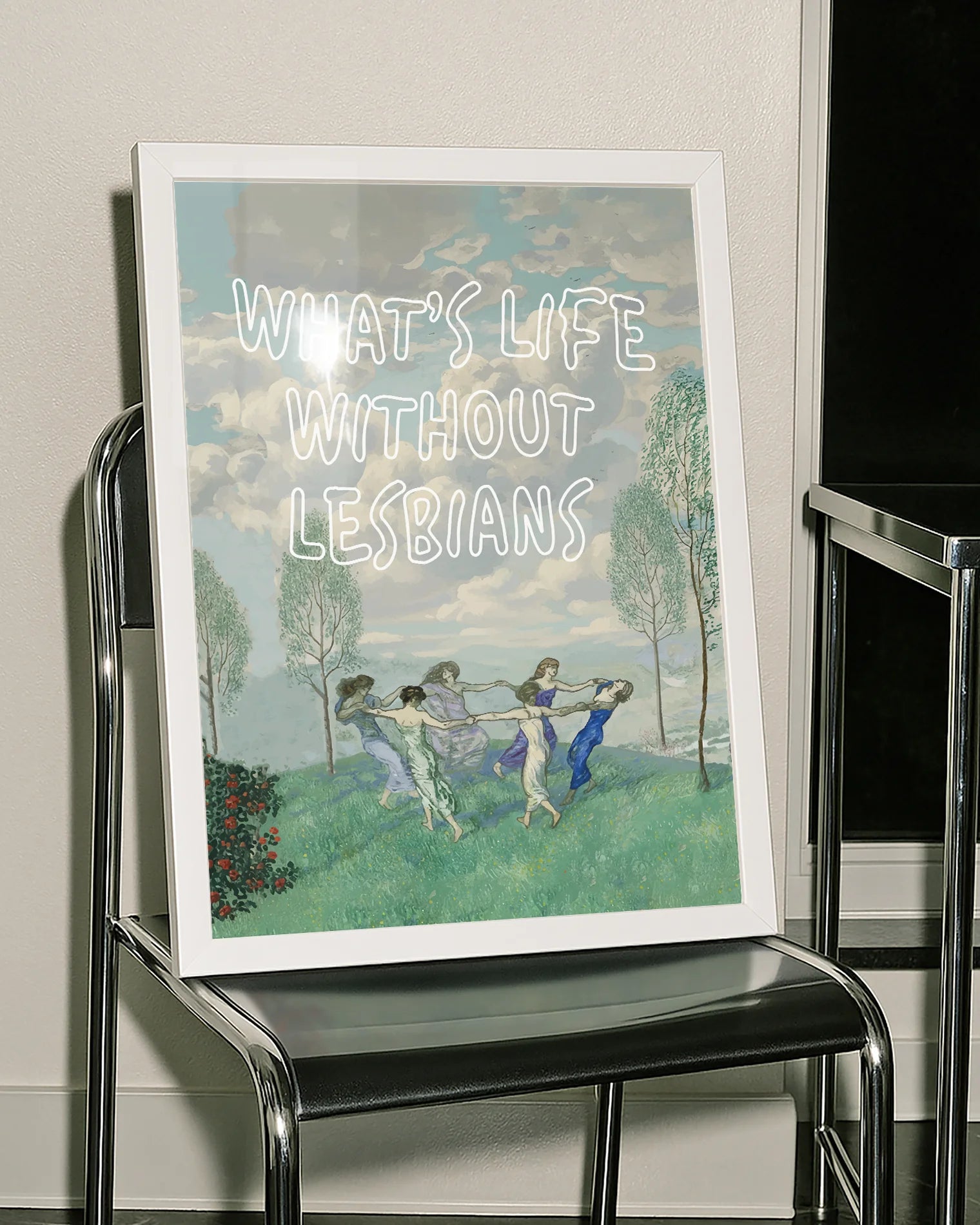 Postern föreställer sex kvinnor, dansandes i en ring, med texten 'WHAT'S LIFE WITHOUT LESBIANS."